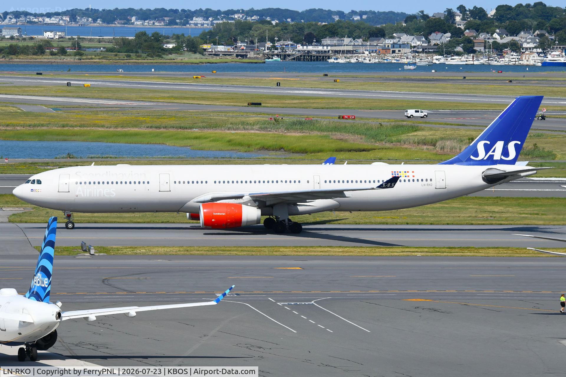 Aircraft LN-RKO, 2003 Airbus A330-343X, c/n 515, SAS A333 taxying in, at KBOS, photo by FerryPNL