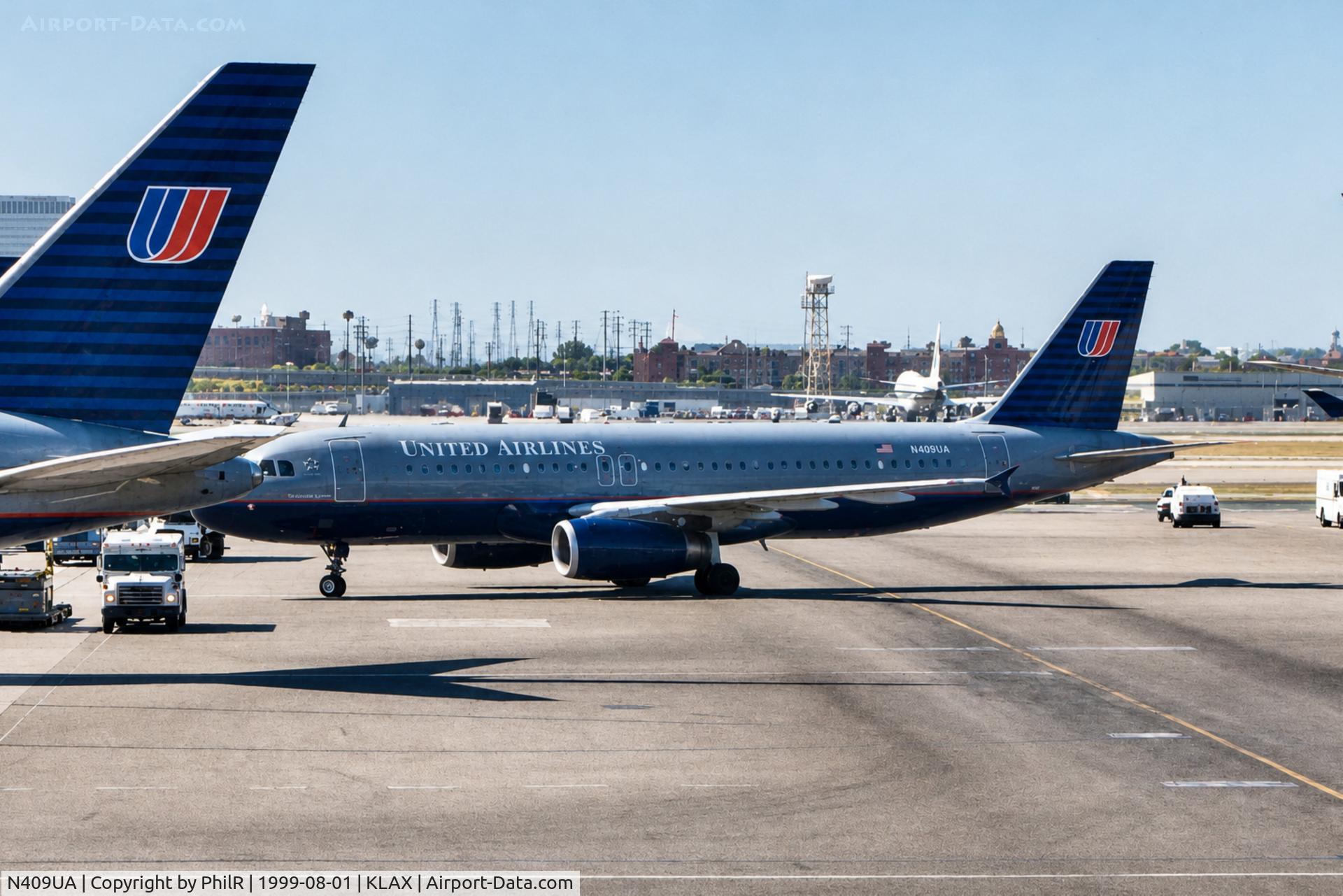 Aircraft N409UA, 1994 Airbus A320-232, c/n 462, N409UA 1994 A320-200 United LAX, at KLAX, photo by PhilR