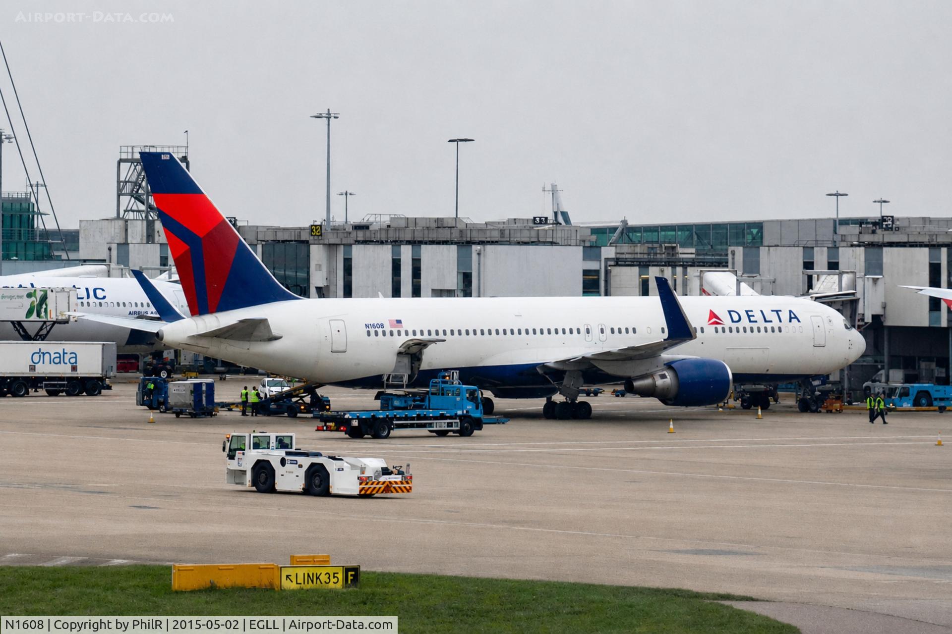 Aircraft N1608, 2000 Boeing 767-332, c/n 30573, N1608 2000 B767-300 Delta LHR, at EGLL, photo by PhilR