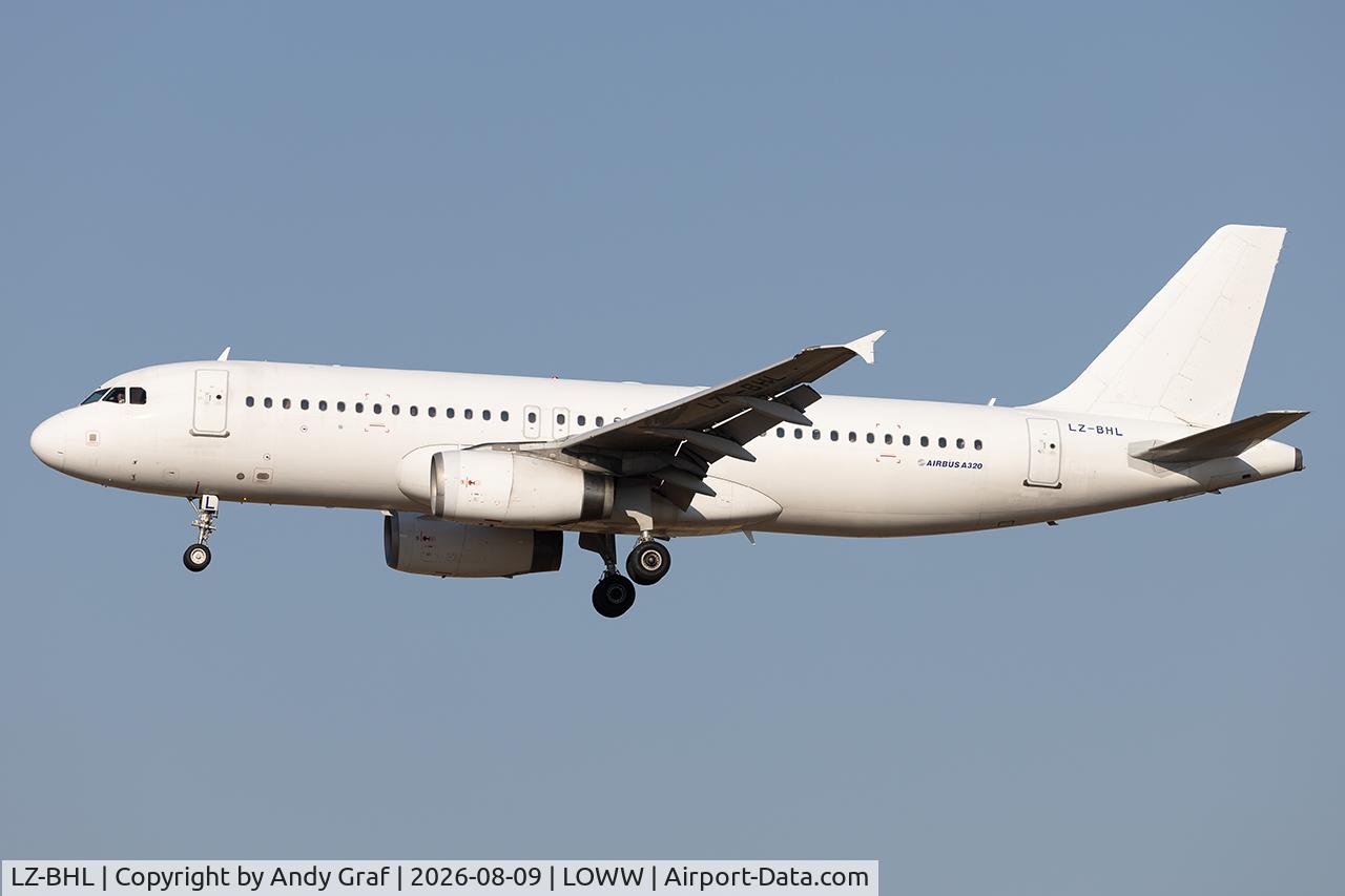 Aircraft LZ-BHL, 2006 Airbus A320-200, c/n 2987, Untitled A320, at LOWW, photo by Andy Graf
