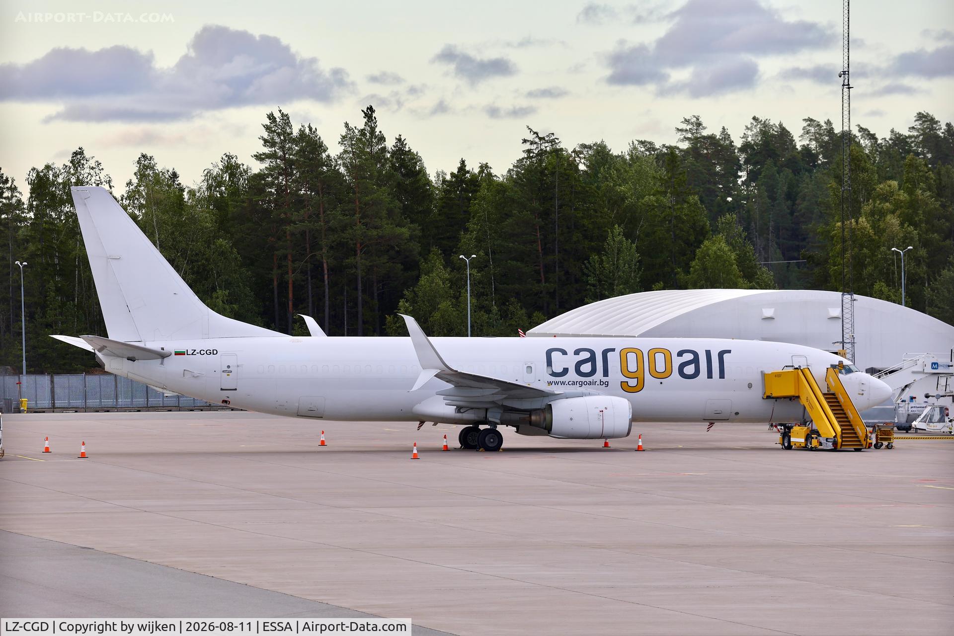 Aircraft LZ-CGD, 2001 Boeing 737-8K5, c/n 30883 l/n 783, amp R, at ESSA, photo by wijken