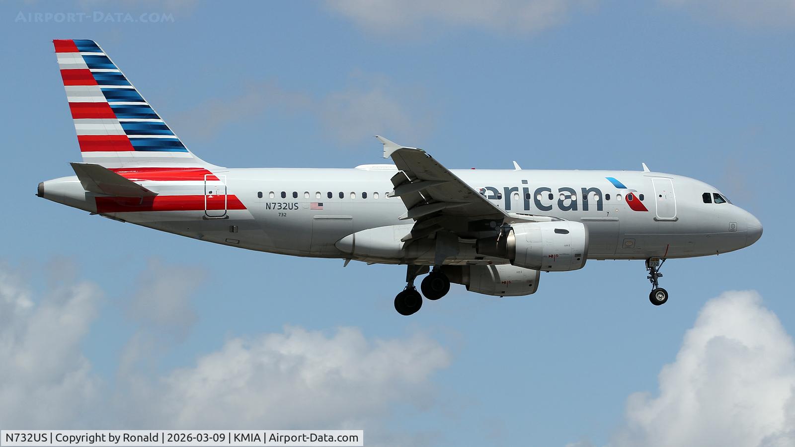 Aircraft N732US, 2000 Airbus A319-112, c/n 1203, at mia, at KMIA, photo by Ronald