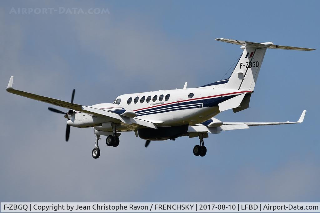 Aircraft F-ZBGQ, 2012 Beech B300 350 King Air, c/n FL-777, "Douanes Françaises" landing runway 29, at LFBD, photo by Jean Christophe Ravon / FRENCHSKY