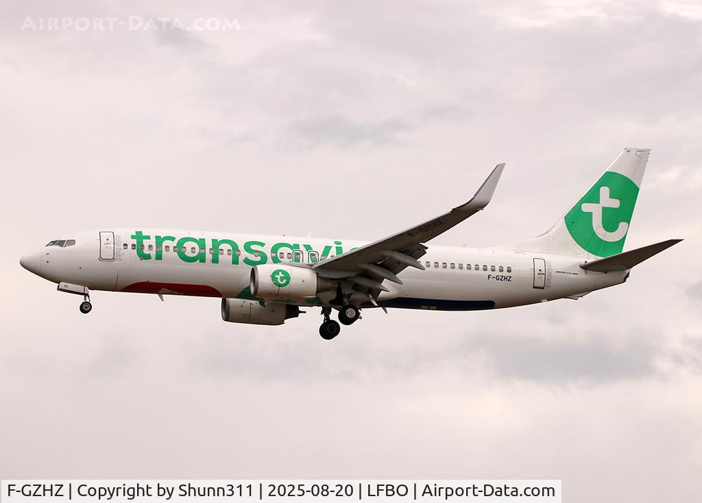 Aircraft F-GZHZ, 2006 Boeing 737-85P, c/n 33977 l/n 1878, Landing rwy 32L, at LFBO, photo by Shunn311