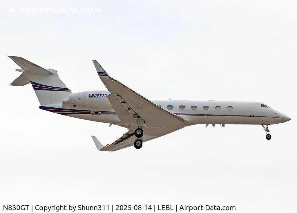Aircraft N830GT, 2009 Gulfstream Aerospace GV-SP (G550), c/n 5237, Landing rwy 24R, at LEBL, photo by Shunn311