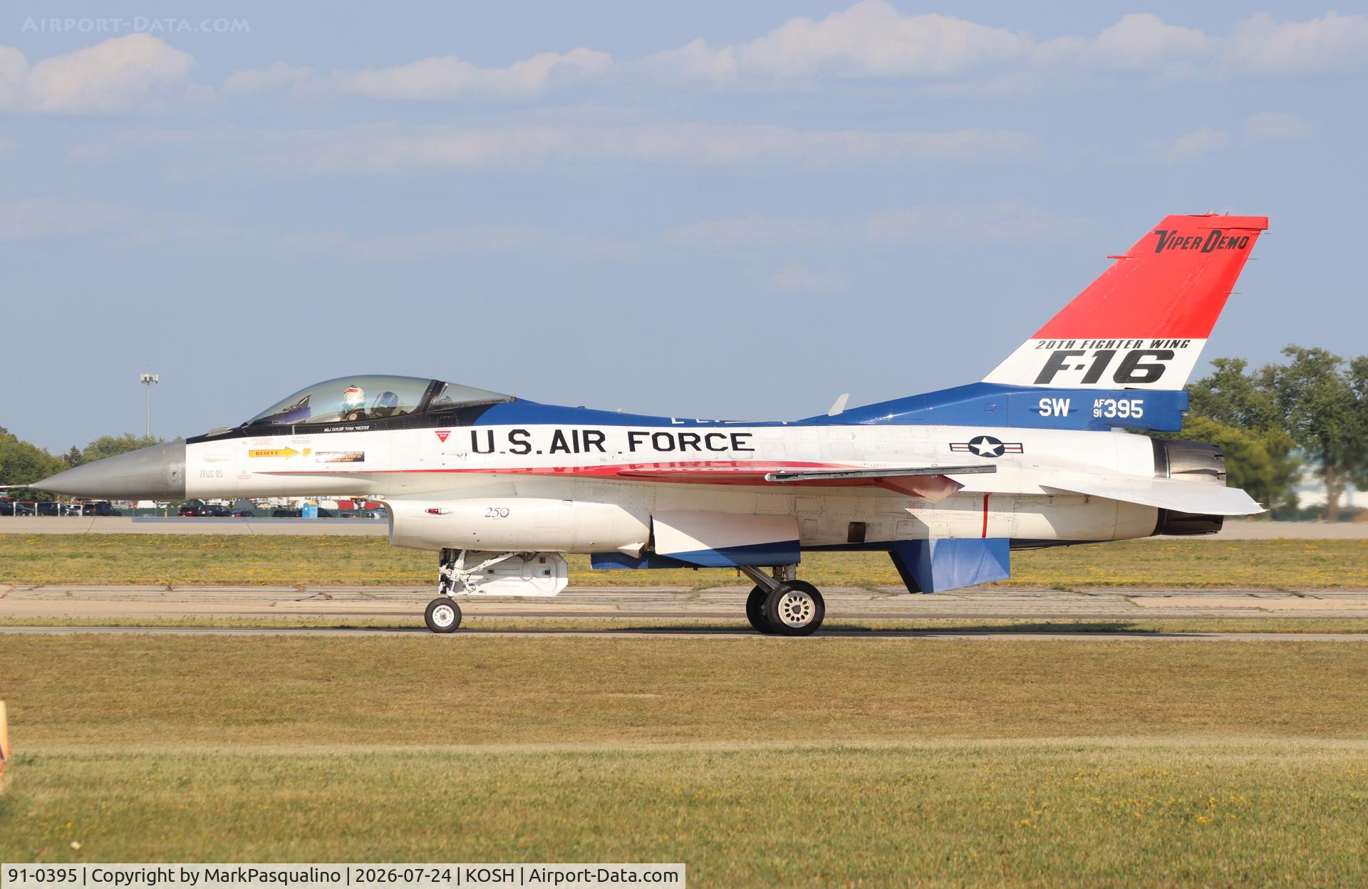 Aircraft 91-0395, 1991 General Dynamics F-16CM Fighting Falcon, c/n CC-93, General Dynamics F-16CM, at KOSH, photo by MarkPasqualino