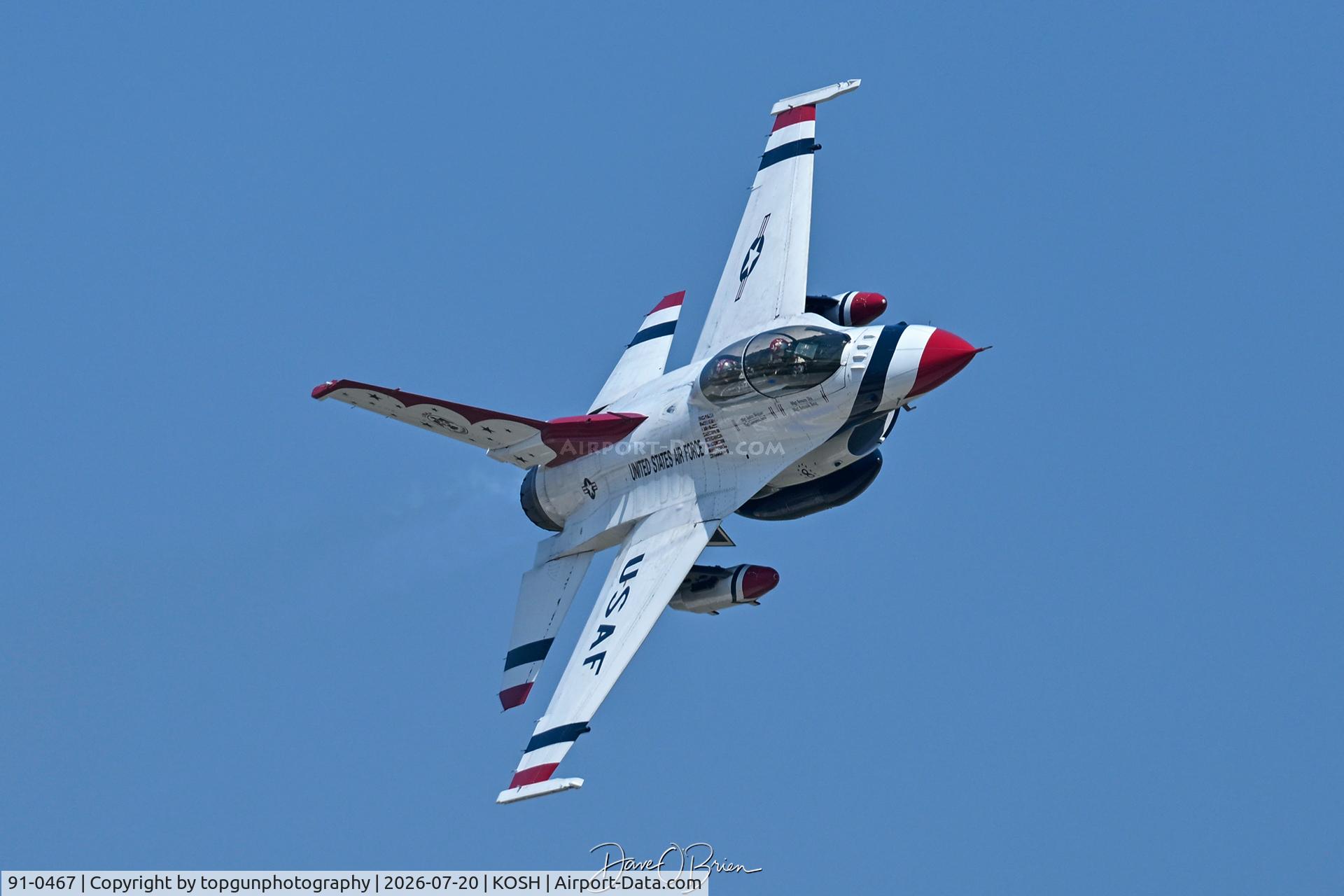 Aircraft 91-0467, General Dynamics F-16D Fighting Falcon, c/n CD-22, Thunderbird 8 in for a high speed pass, at KOSH, photo by topgunphotography