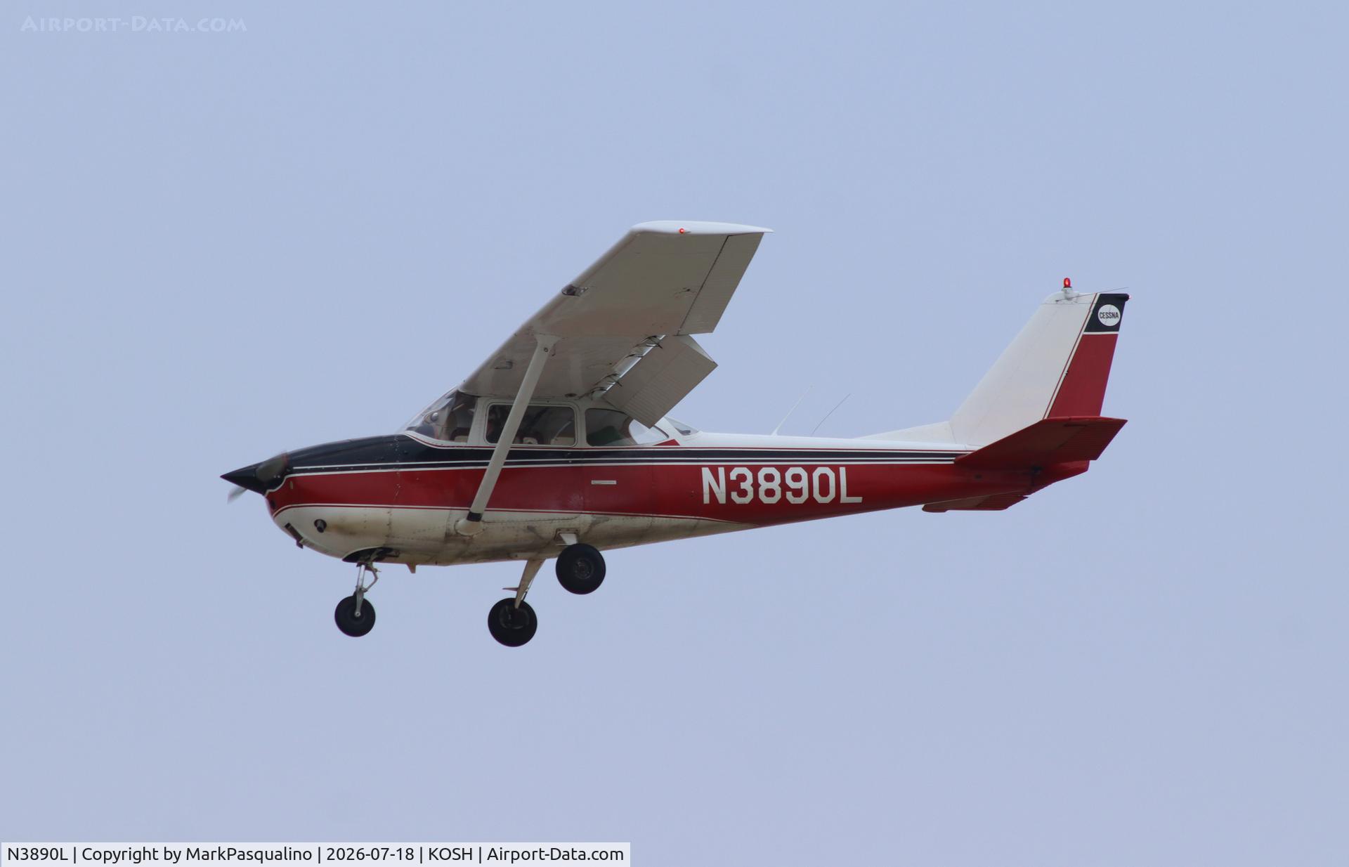 Aircraft N3890L, 1965 Cessna 172G, c/n 17254059, Cessna 172G, at KOSH, photo by MarkPasqualino