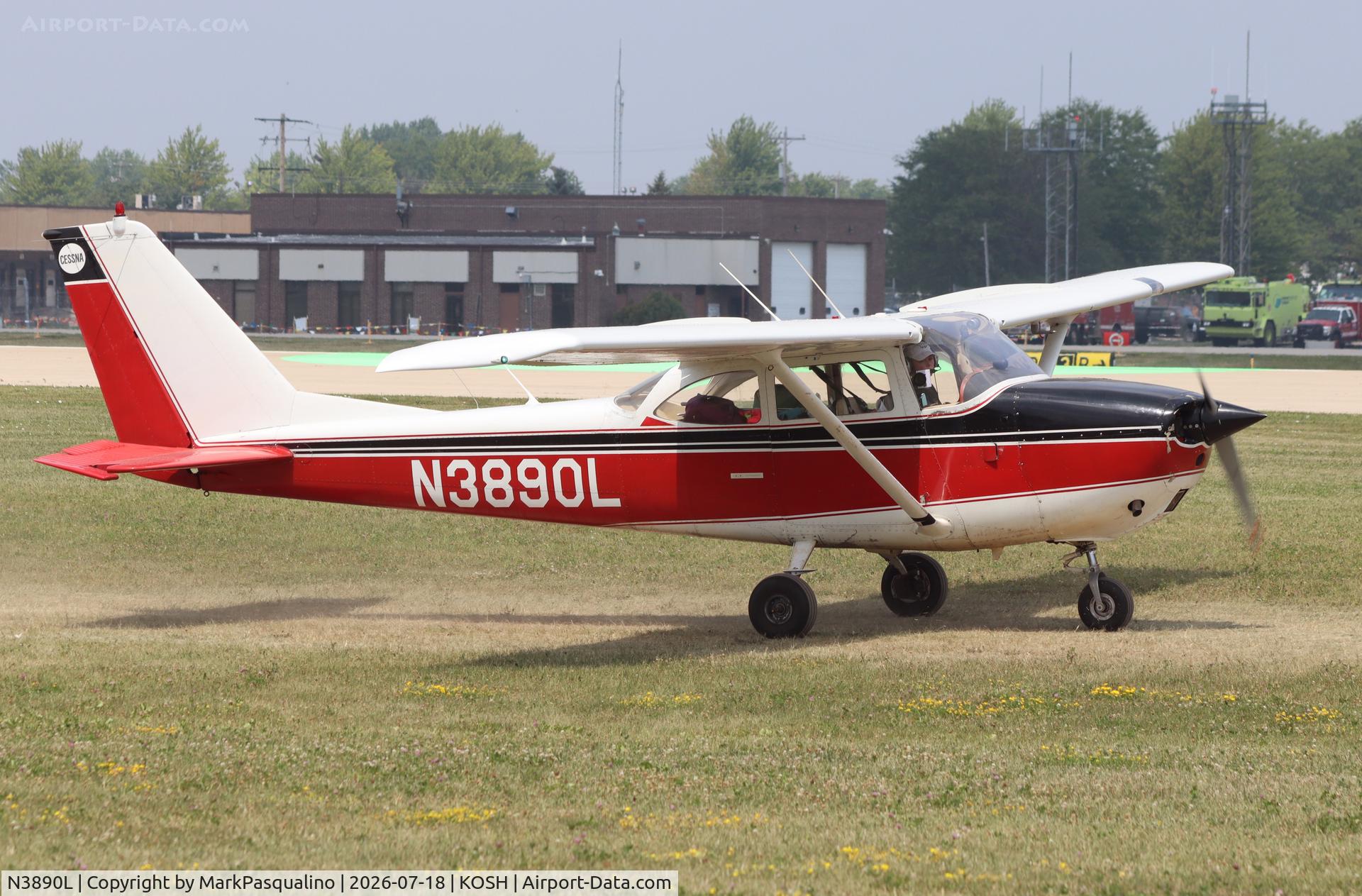 Aircraft N3890L, 1965 Cessna 172G, c/n 17254059, Cessna 172G, at KOSH, photo by MarkPasqualino