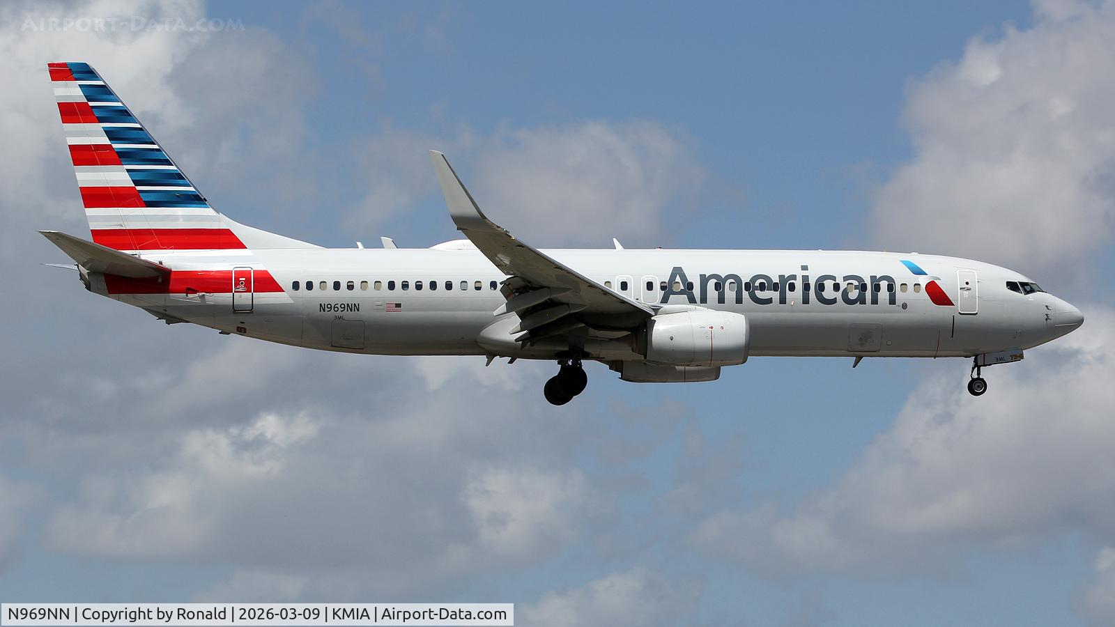 Aircraft N969NN, 2015 Boeing 737-823, c/n 31215 l/n 5360, at mia, at KMIA, photo by Ronald