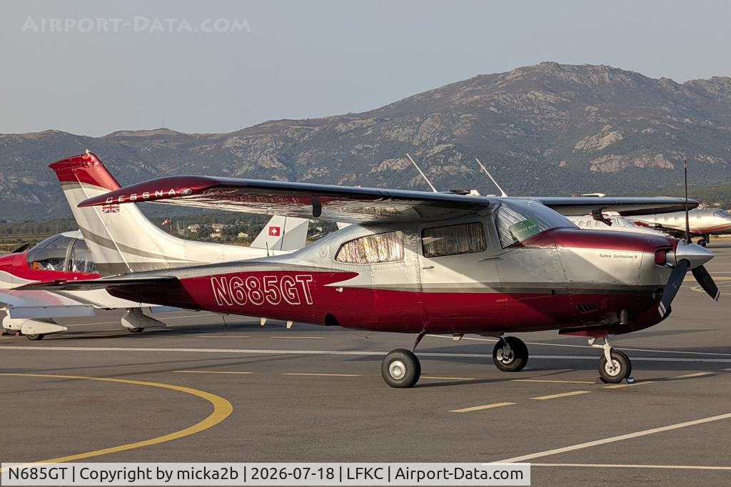 Aircraft N685GT, 1979 Cessna T210N Turbo Centurion Turbo Centurion, c/n 21063361, Parked, at LFKC, photo by micka2b