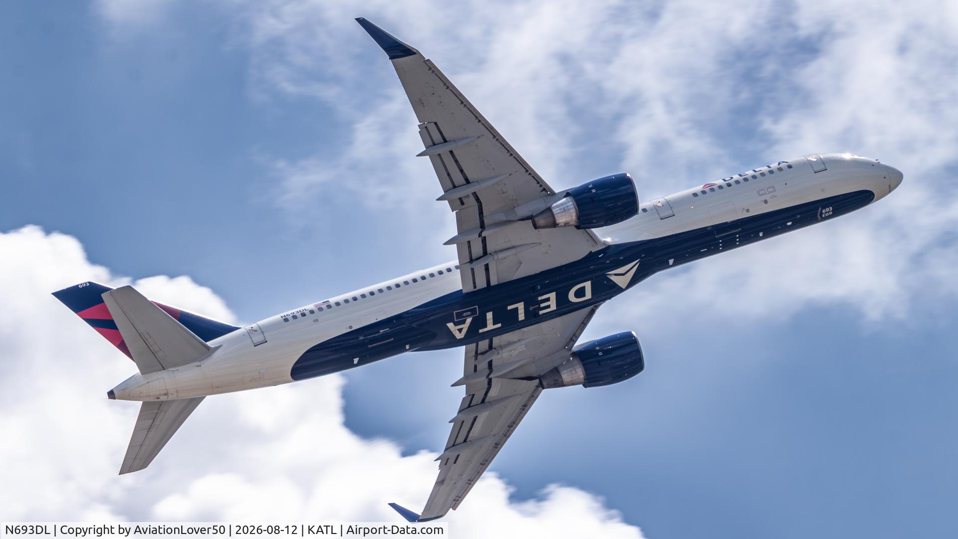 Aircraft N693DL, 1998 Boeing 757-232, c/n 29725, Delta 752, at KATL, photo by AviationLover50