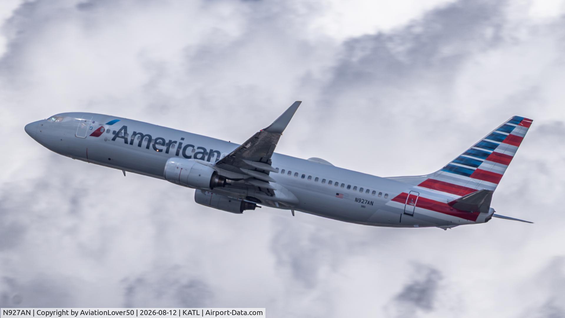 Aircraft N927AN, 2000 Boeing 737-823, c/n 30077, American 738, at KATL, photo by AviationLover50