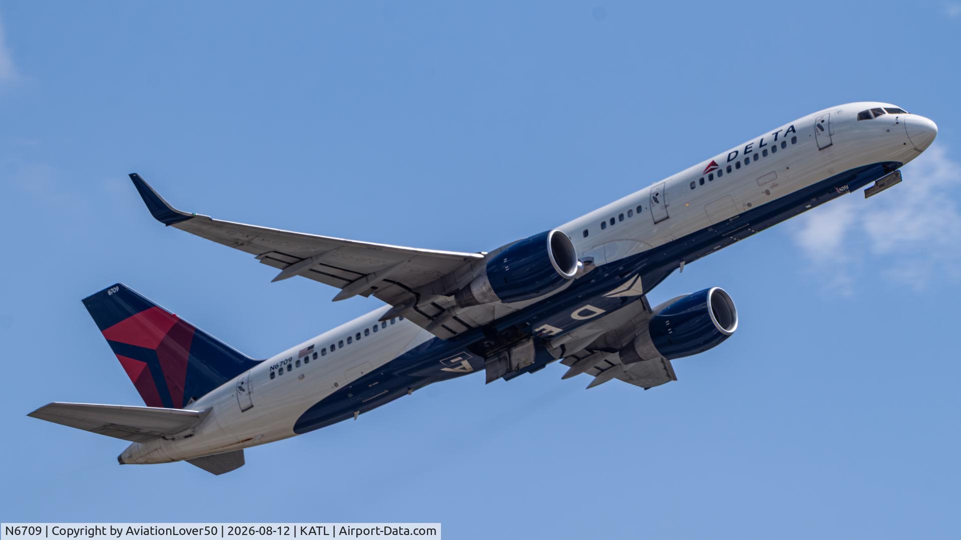 Aircraft N6709, 2000 Boeing 757-232, c/n 30481, Delta 752, at KATL, photo by AviationLover50
