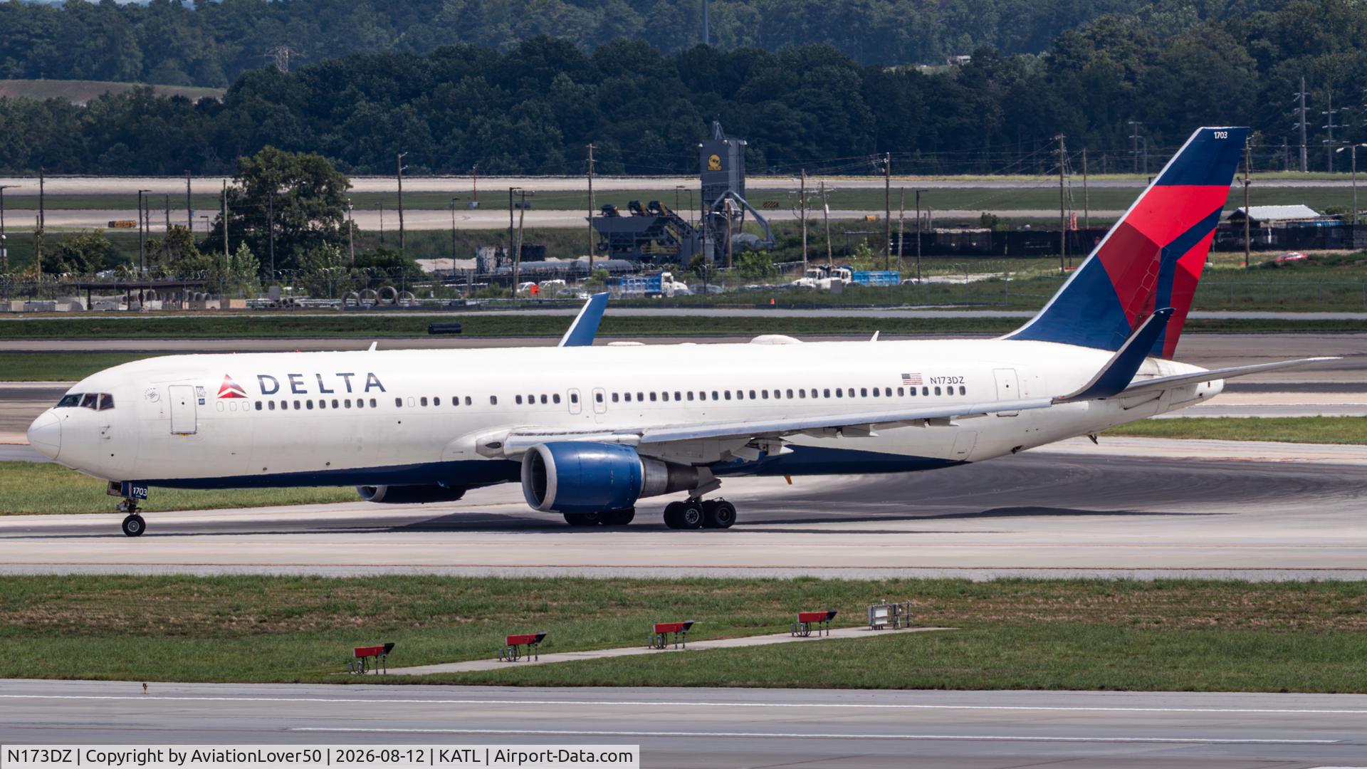 Aircraft N173DZ, 1998 Boeing 767-332ER, c/n 29692 l/n 723, Delta 763ER, at KATL, photo by AviationLover50
