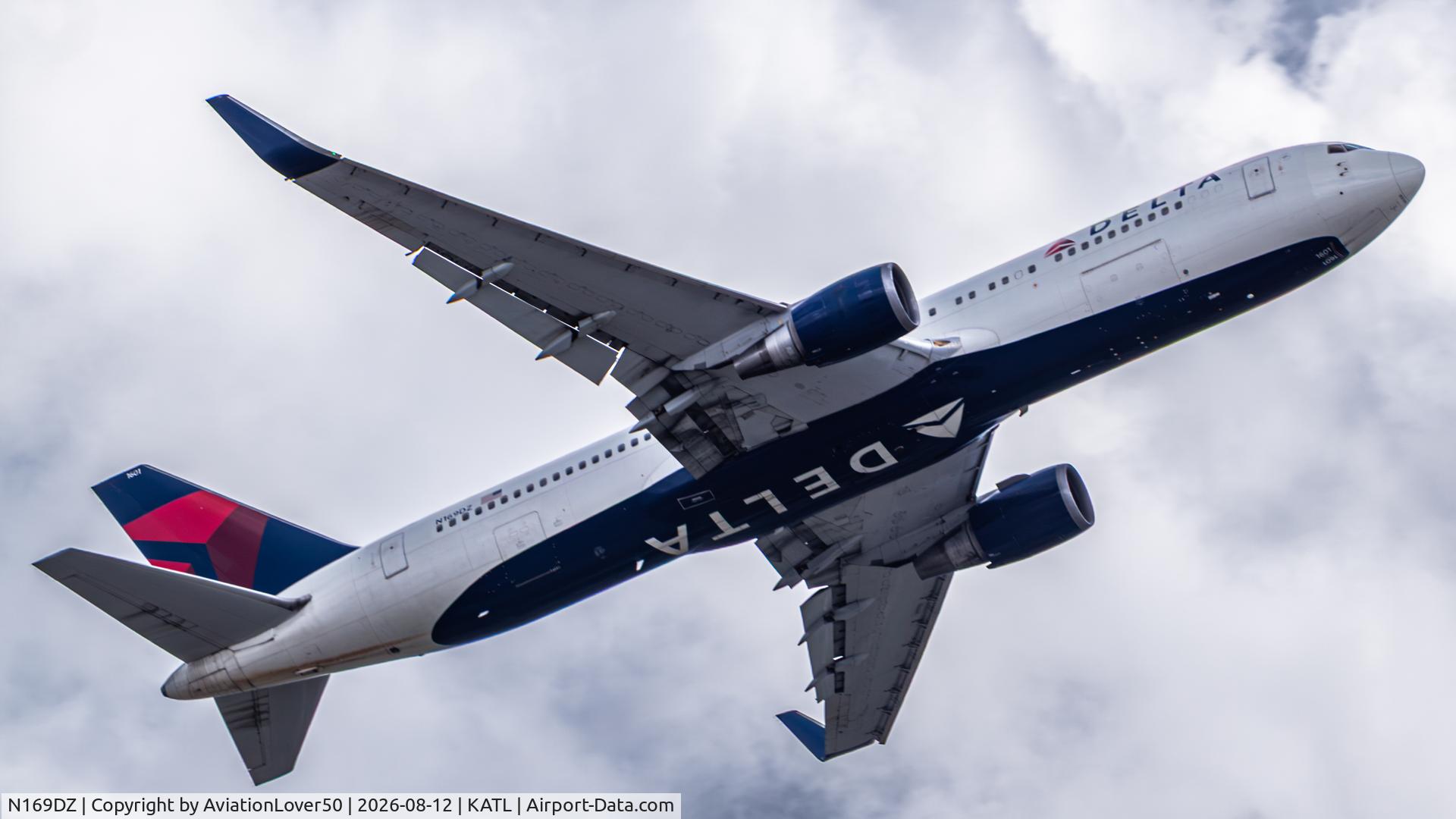 Aircraft N169DZ, 1998 Boeing 767-332, c/n 29689, Delta 763ER, at KATL, photo by AviationLover50