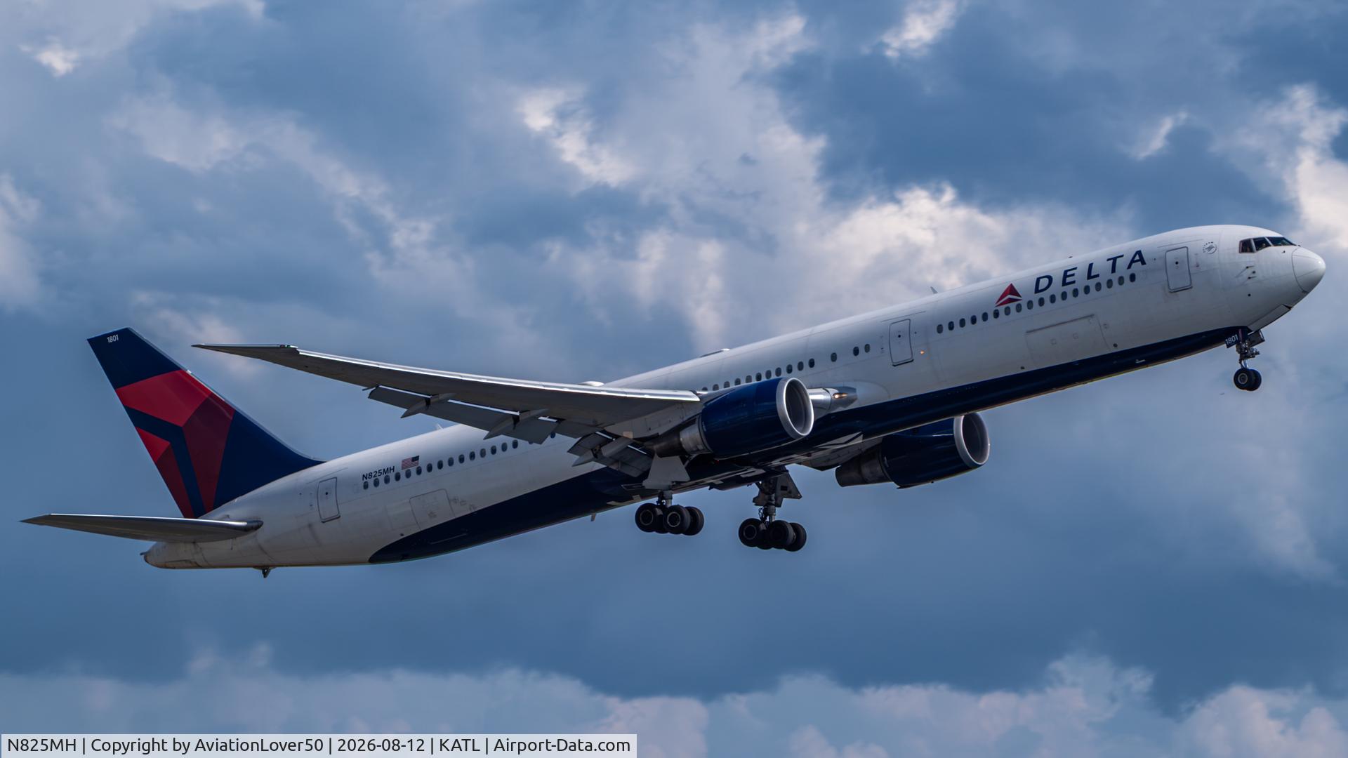 Aircraft N825MH, 1999 Boeing 767-432/ER, c/n 29703 l/n 758, Delta 764ER, at KATL, photo by AviationLover50