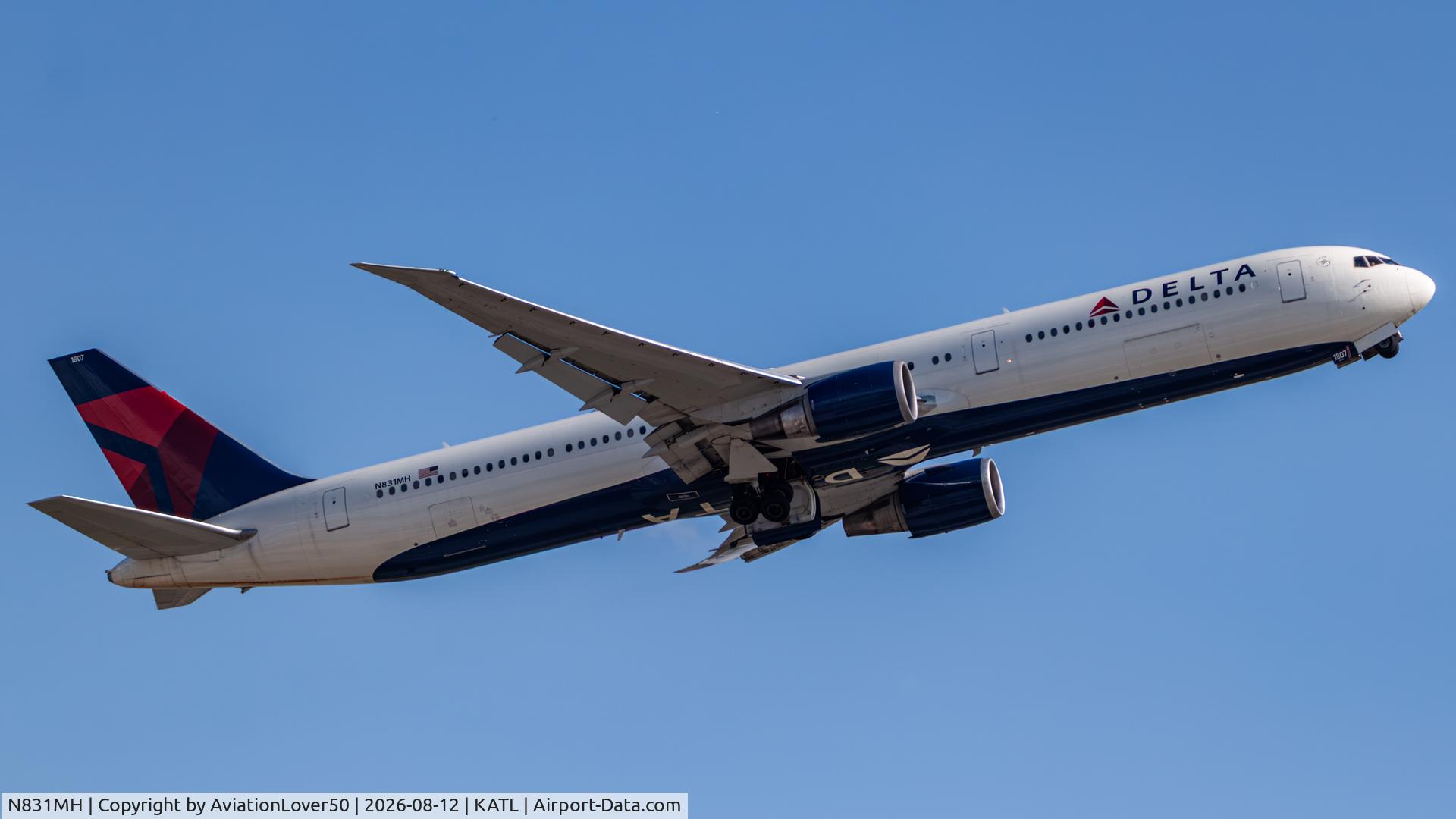 Aircraft N831MH, 2000 Boeing 767-432/ER, c/n 29702, Delta 764ER, at KATL, photo by AviationLover50