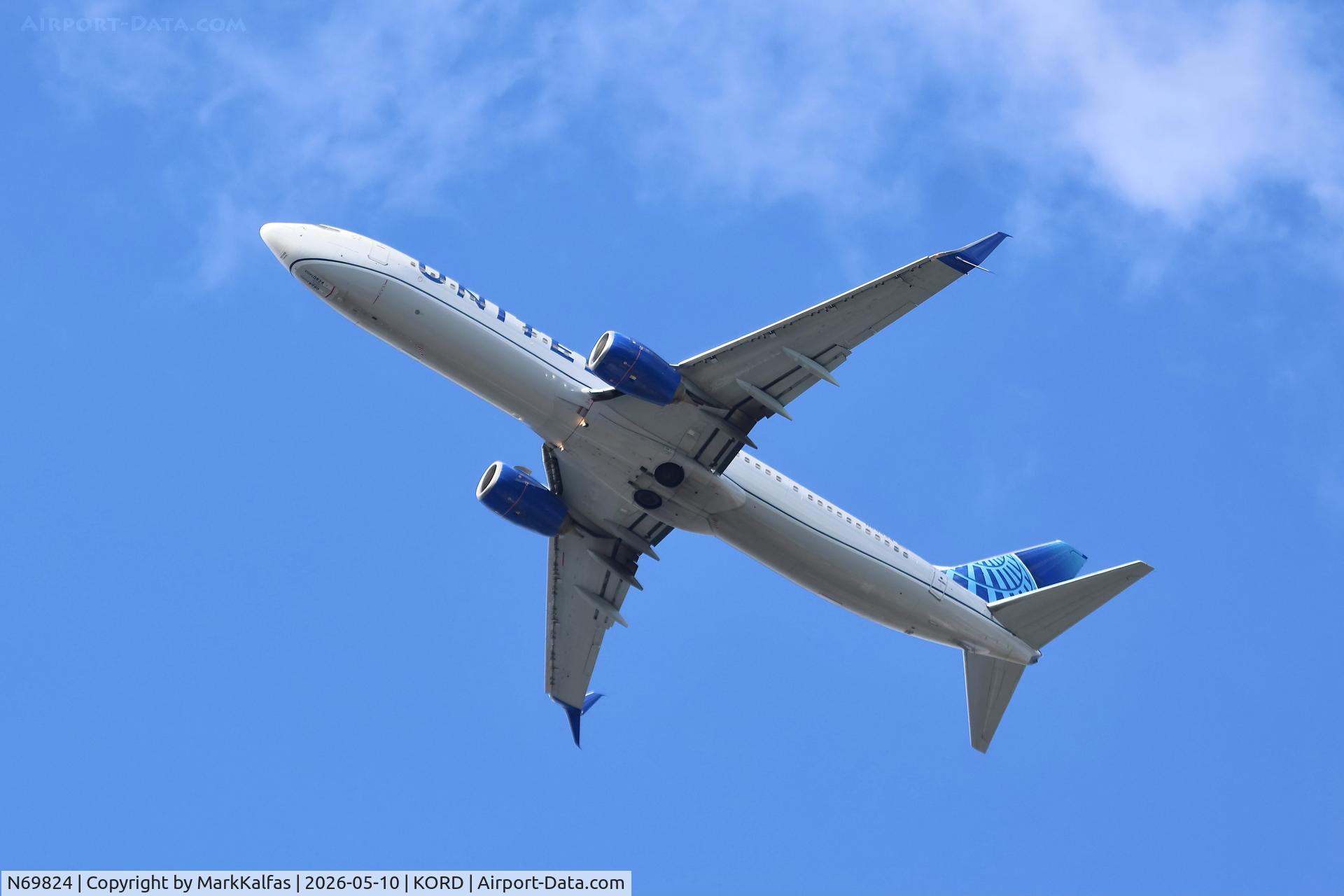 Aircraft N69824, 2014 Boeing 737-924/ER, c/n 42179 l/n 4907, B739 United Airlines Boeing 737-924/ER N69824 departing 28R KORD, at KORD, photo by MarkKalfas