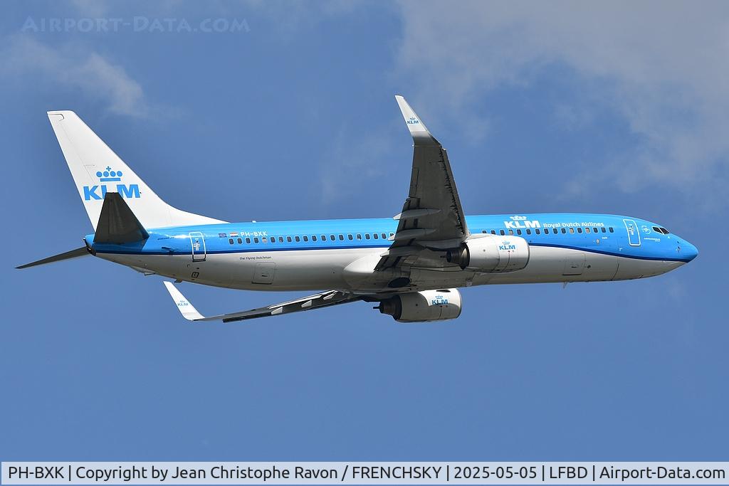 Aircraft PH-BXK, 2000 Boeing 737-8K2, c/n 29598 l/n 639, Stored 11/2025 To be scrapped Named Swift/Gierzaluw, at LFBD, photo by Jean Christophe Ravon / FRENCHSKY