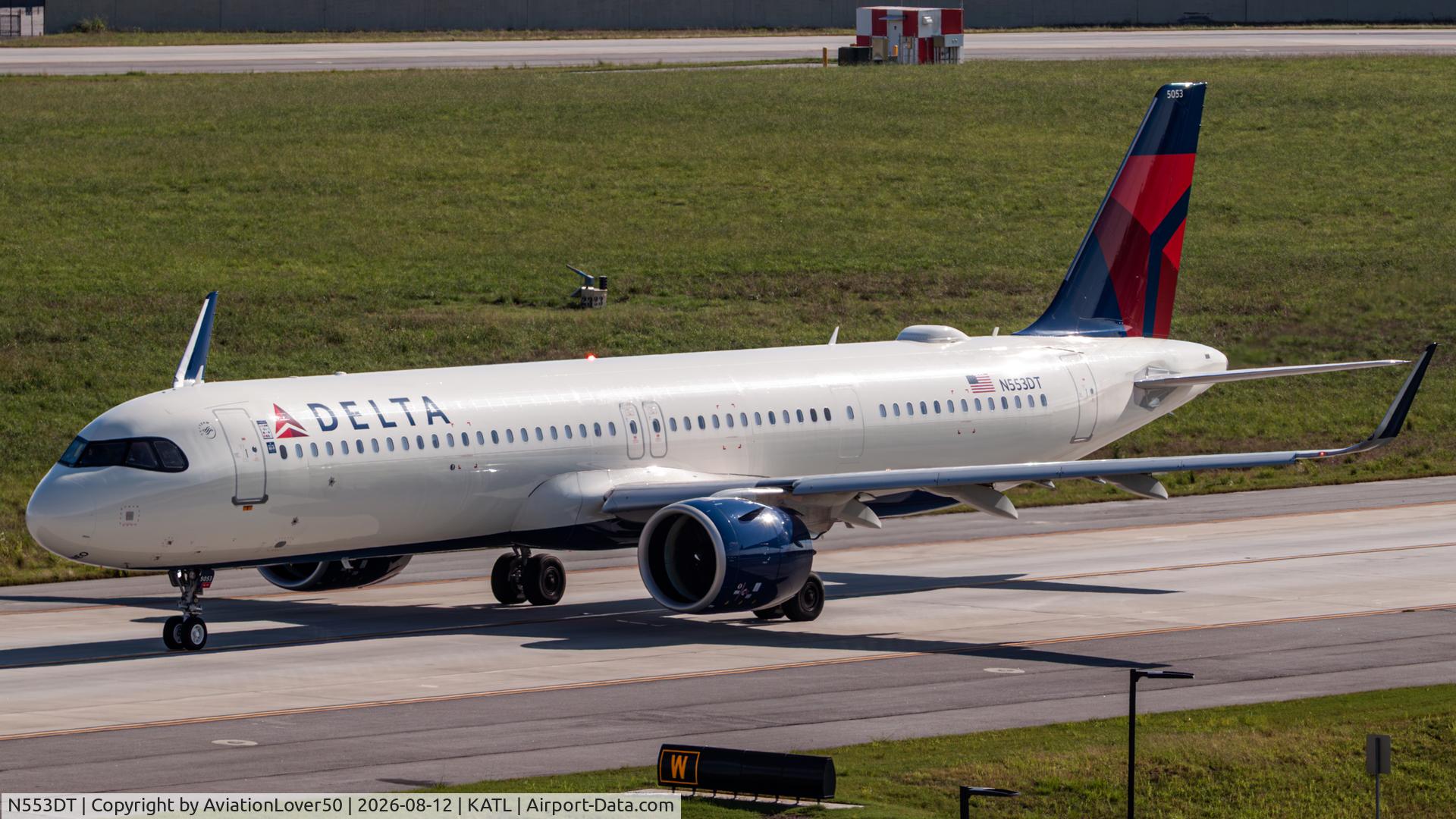 Aircraft N553DT, 2025 Airbus A321-271NX, c/n 12122, Delta A321neo, at KATL, photo by AviationLover50
