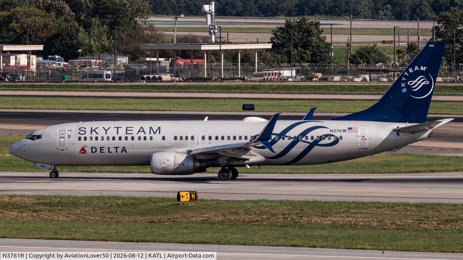 Aircraft N3761R, 2001 Boeing 737-832, c/n 29628, Delta SkyTeam 738, at KATL, photo by AviationLover50