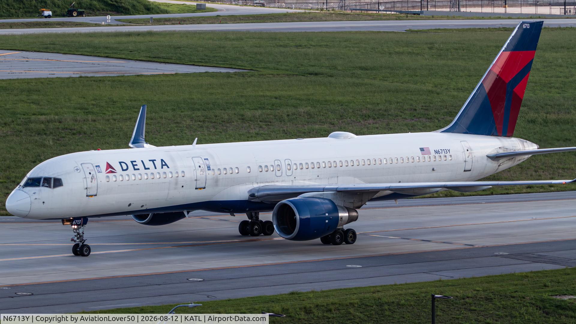 Aircraft N6713Y, 2000 Boeing 757-232, c/n 30777 l/n 944, Delta 752, at KATL, photo by AviationLover50