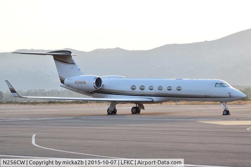 Aircraft N256CW, 1998 Gulfstream Aerospace G-V, c/n 547, Parked, at LFKC, photo by micka2b