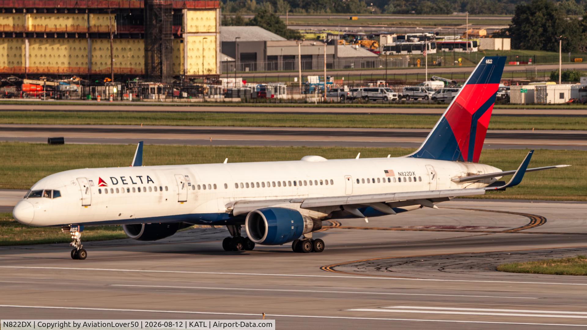 Aircraft N822DX, Boeing 757-26D, c/n 33966, Delta 752, at KATL, photo by AviationLover50