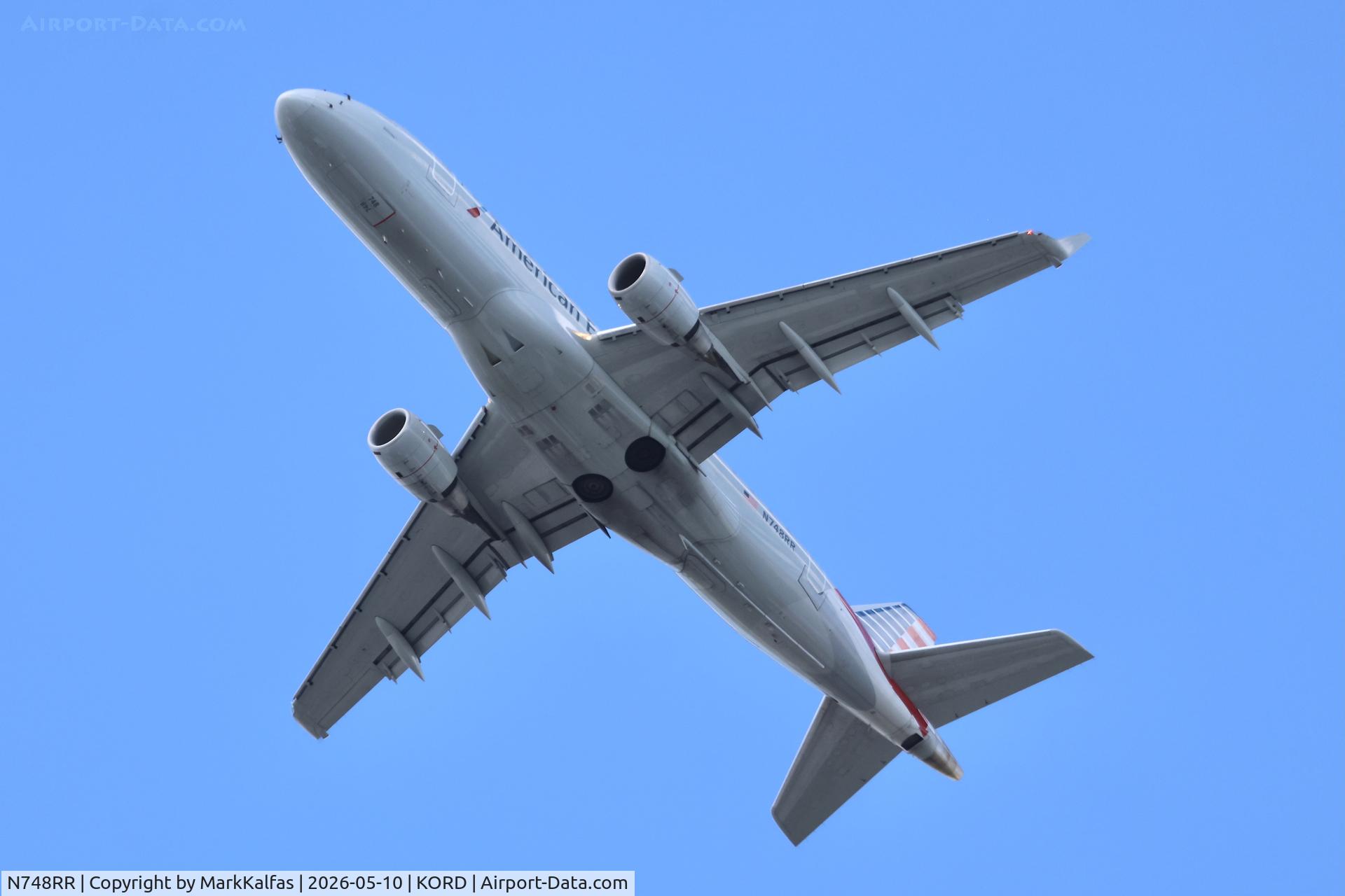 Aircraft N748RR, 2005 Embraer 170SE (ERJ-170-100SE), c/n 17000072, E170 Envoy / American Eagle Embraer 170SE N748RR departing 28R KORD, at KORD, photo by MarkKalfas