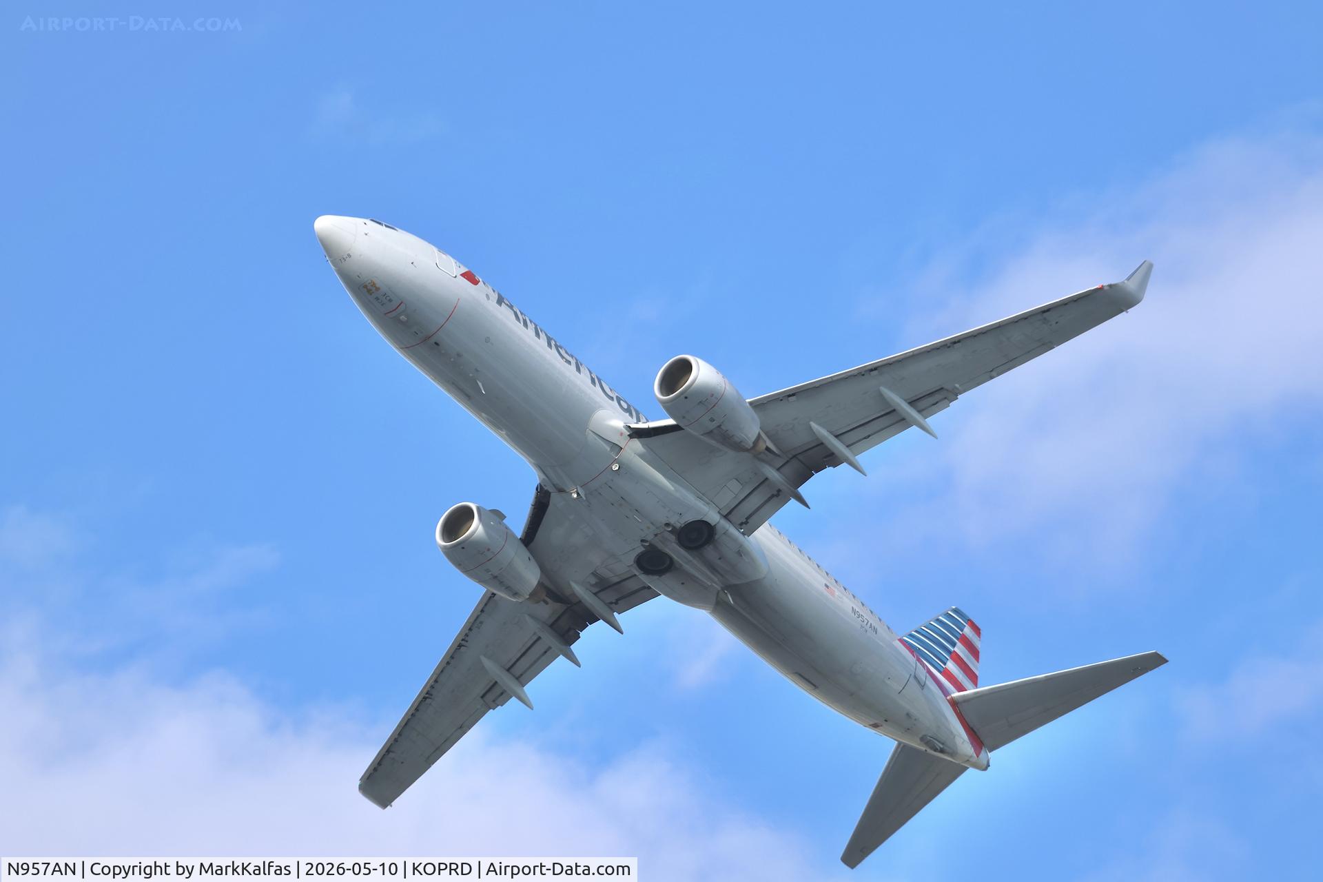 Aircraft N957AN, 2001 Boeing 737-823, c/n 29541, B738 American Airlines 737-823, N957AN departing 28R KORD, at KOPRD, photo by MarkKalfas