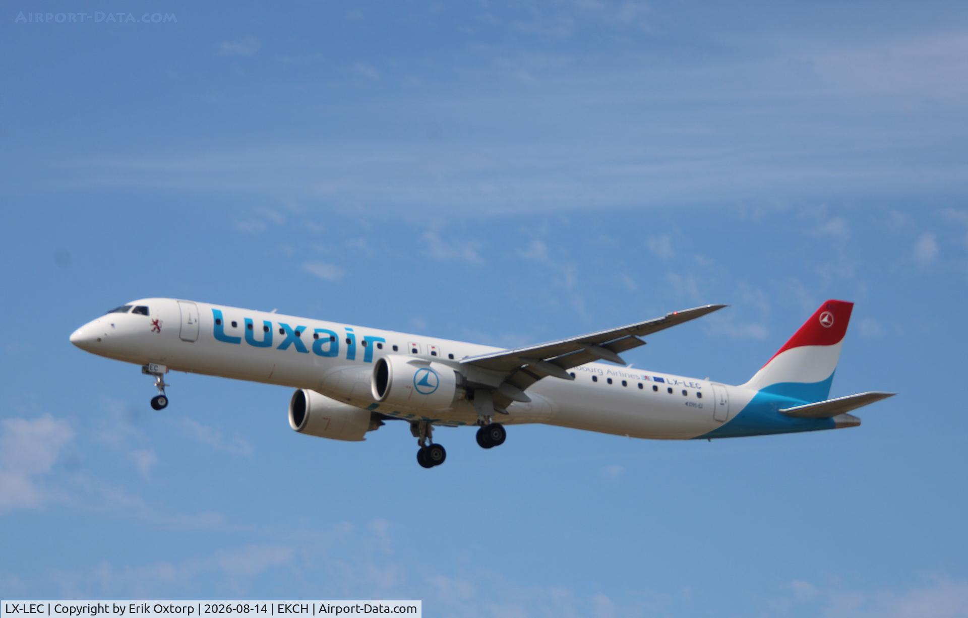 Aircraft LX-LEC, Embraer E-195, c/n 20218, LX-LEC landing rw 22L, at EKCH, photo by Erik Oxtorp