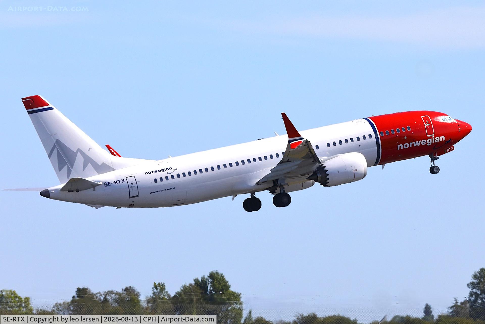 Aircraft SE-RTX, 2025 Boeing 737-8 MAX, c/n 43622 l/n 9201, Copenhagen 13.8.2026, at CPH, photo by leo larsen