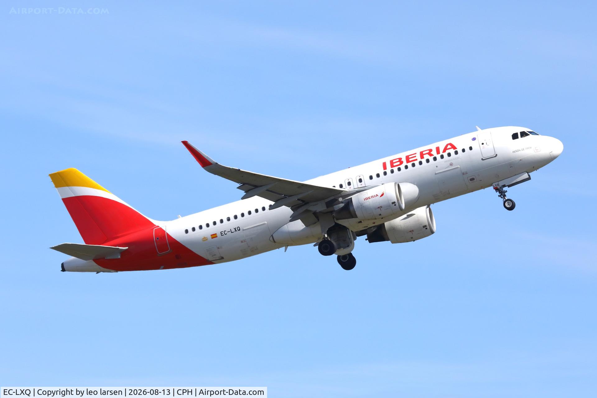 Aircraft EC-LXQ, 2013 Airbus A320-216, c/n 5692, Copenhagen 13.8.2026, at CPH, photo by leo larsen
