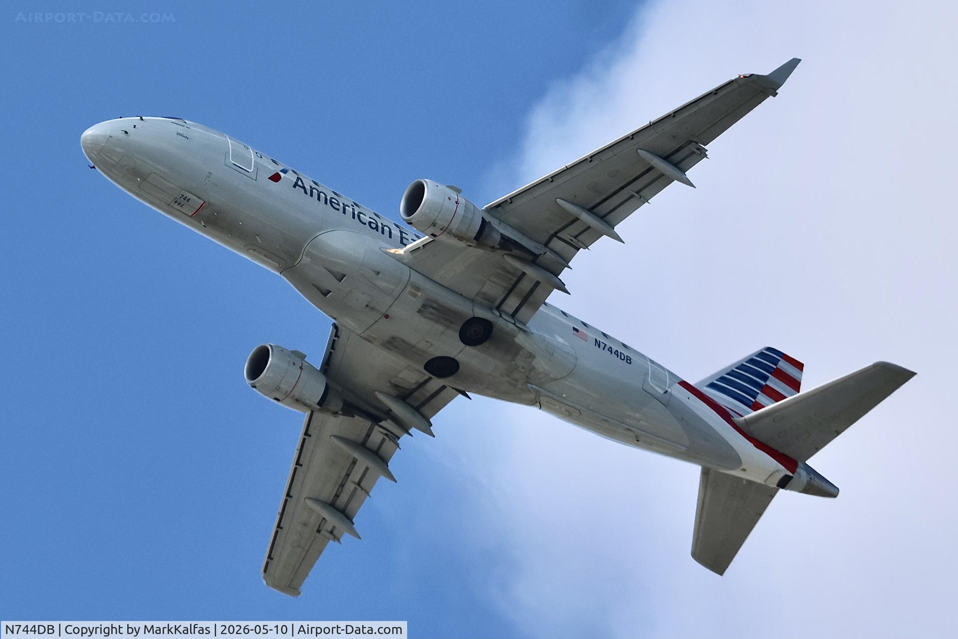 Aircraft N744DB, 2006 Embraer 170SE (ERJ-170-100SE), c/n 17000130, E170 Envoy/American Eagle Embraer 170 N744DB departing 28R KORD, photo by MarkKalfas