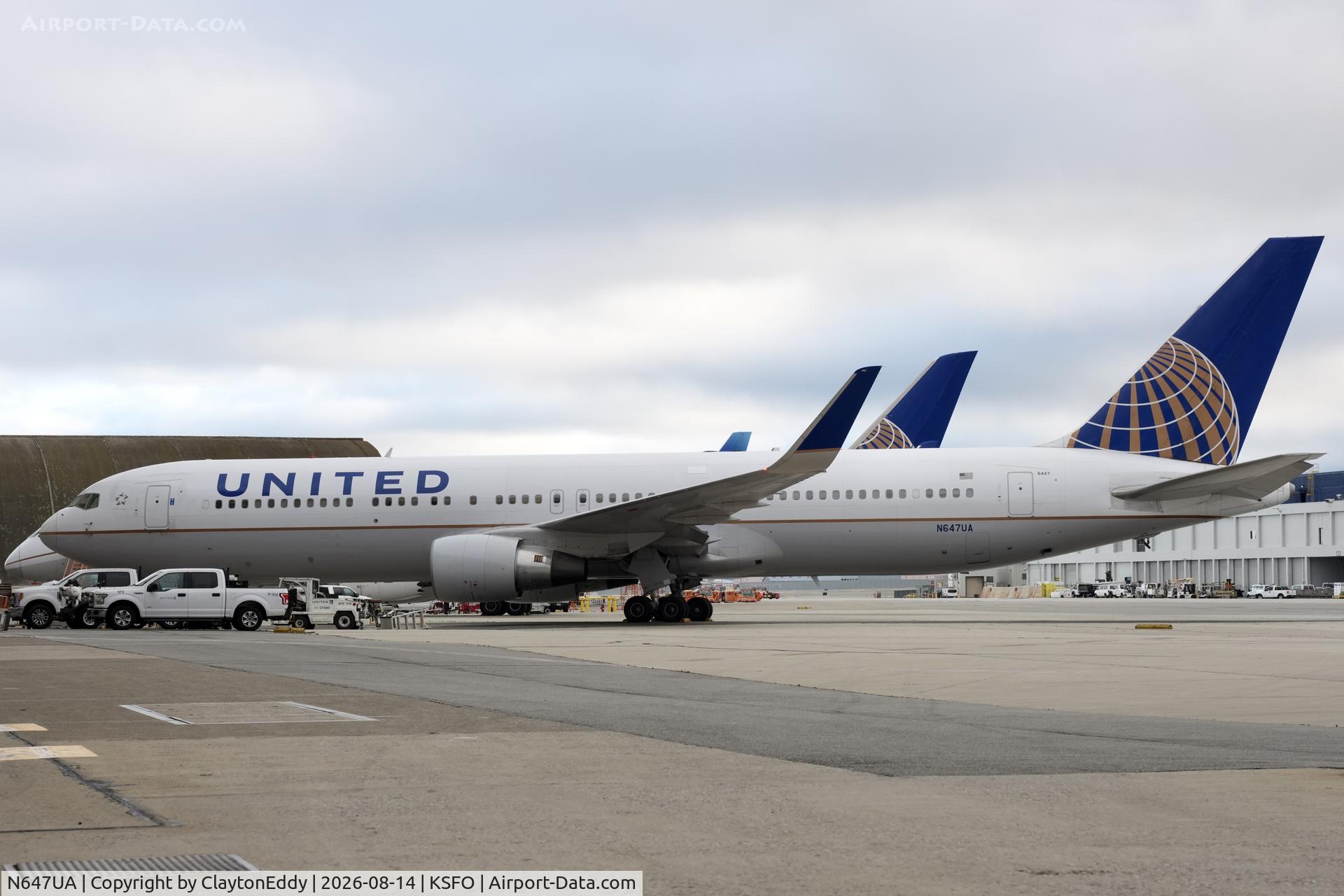 Aircraft N647UA, 1992 Boeing 767-322, c/n 25284 l/n 424, SFO 2026, at KSFO, photo by ClaytonEddy