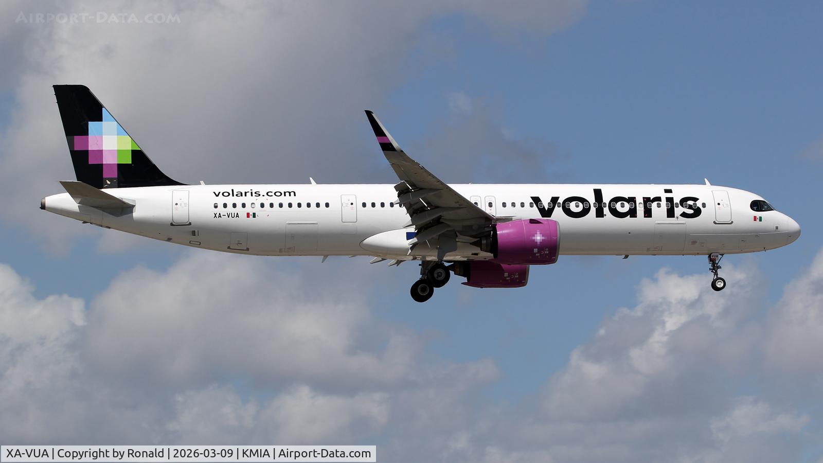 Aircraft XA-VUA, 2007 Boeing 767-316/ER, c/n 35230 l/n 955, at mia, at KMIA, photo by Ronald