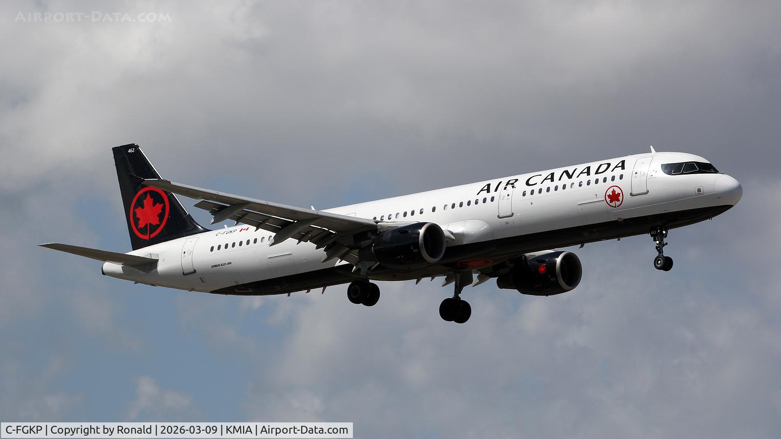Aircraft C-FGKP, 2009 Airbus A321-211, c/n 3884, at mia, at KMIA, photo by Ronald
