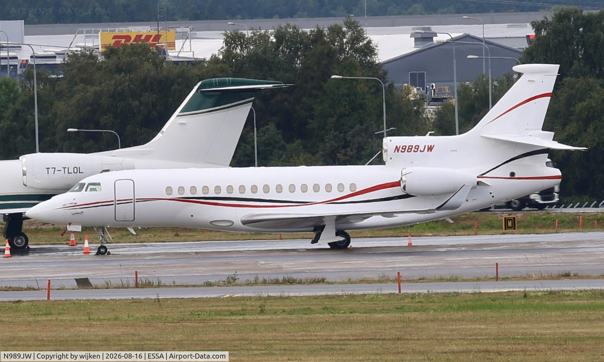 Aircraft N989JW, 2017 Dassault Aviation FALCON 7X, c/n 420, Ramp M, at ESSA, photo by wijken
