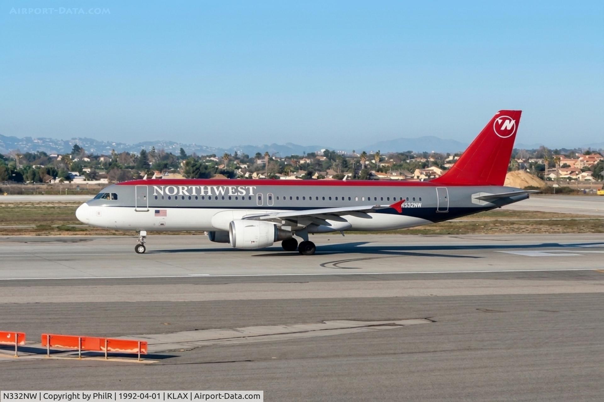 Aircraft N332NW, 1992 Airbus A320-211, c/n 319, N332NW 1992 A320-200 LAX, at KLAX, photo by PhilR