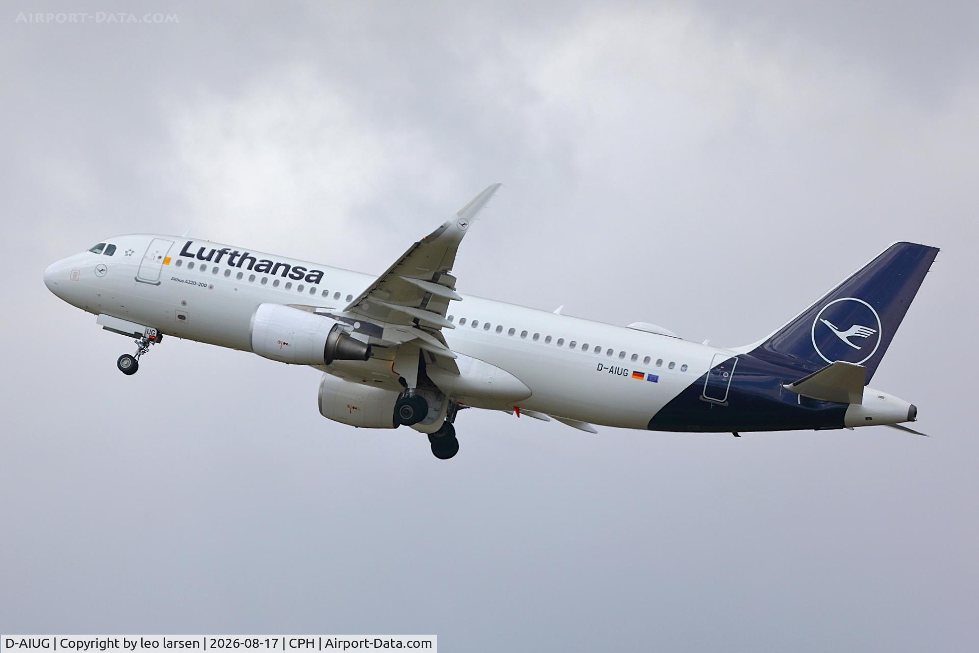 Aircraft D-AIUG, 2014 Airbus A320-214, c/n 6202, Copenhagen 17.8.2026, at CPH, photo by leo larsen