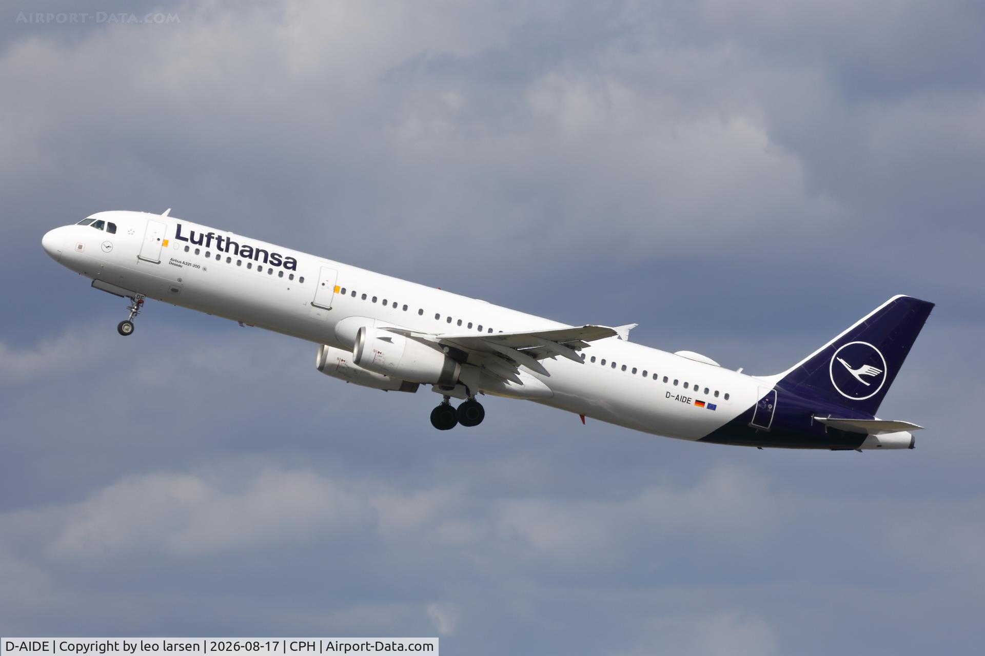 Aircraft D-AIDE, 2011 Airbus A321-231, c/n 4607, Copenhagen 17.8.2026, at CPH, photo by leo larsen