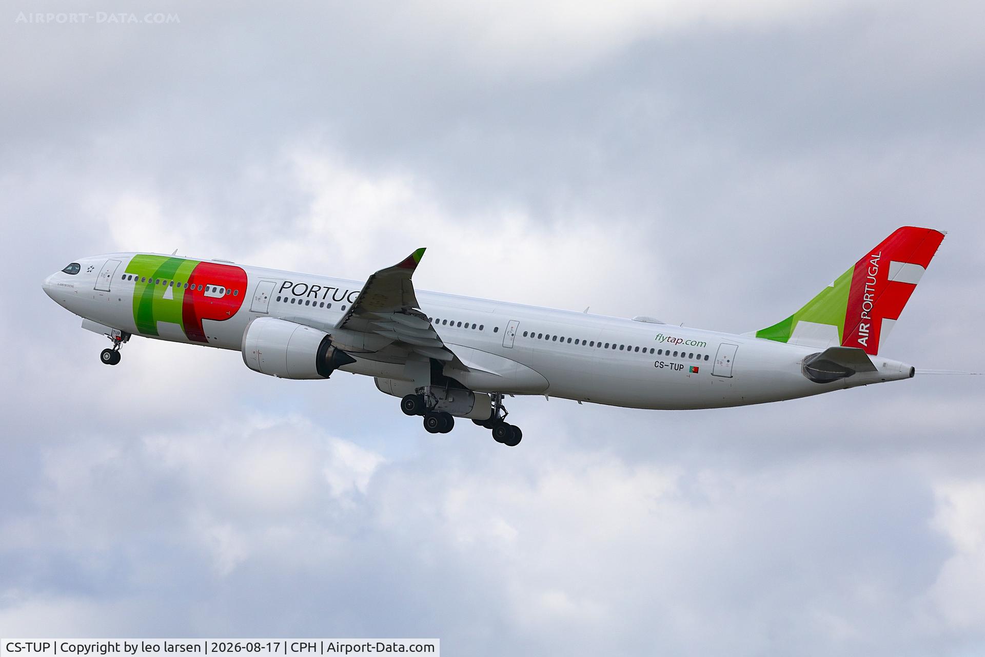 Aircraft CS-TUP, 2019 Airbus A330-941, c/n 1925, Copenhagen 17.8.2026, at CPH, photo by leo larsen