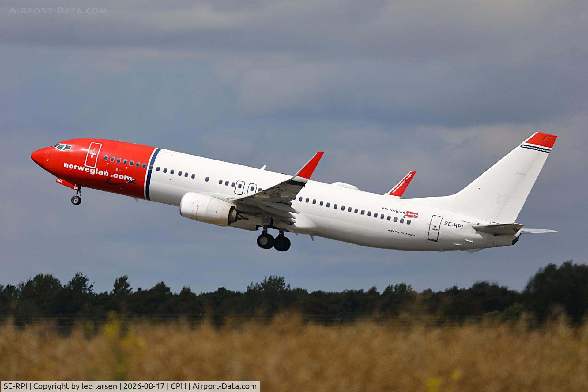 Aircraft SE-RPI, 2016 Boeing 737-8JP, c/n 42072 l/n 5828, Copenhagen 17.8.2026, at CPH, photo by leo larsen