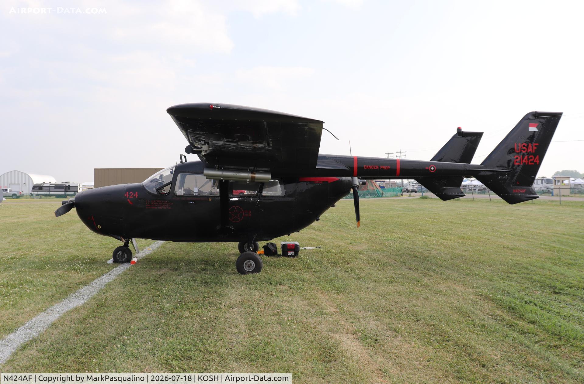 Aircraft N424AF, 1967 Cessna O-2A Super Skymaster, c/n 337M-0130, Cessna O-2A, at KOSH, photo by MarkPasqualino