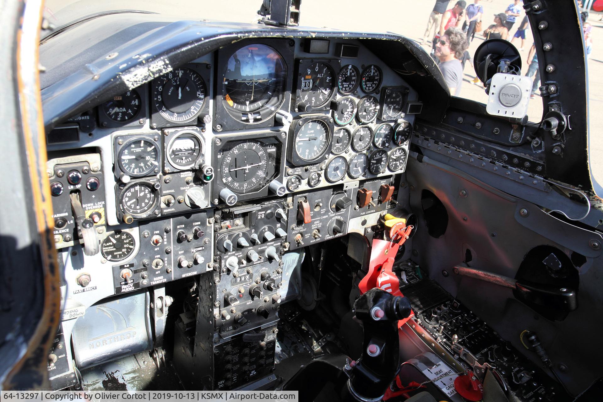 Aircraft 64-13297, 1964 Northrop T-38A Talon, c/n N.5726, view on the cockpit, at KSMX, photo by Olivier Cortot