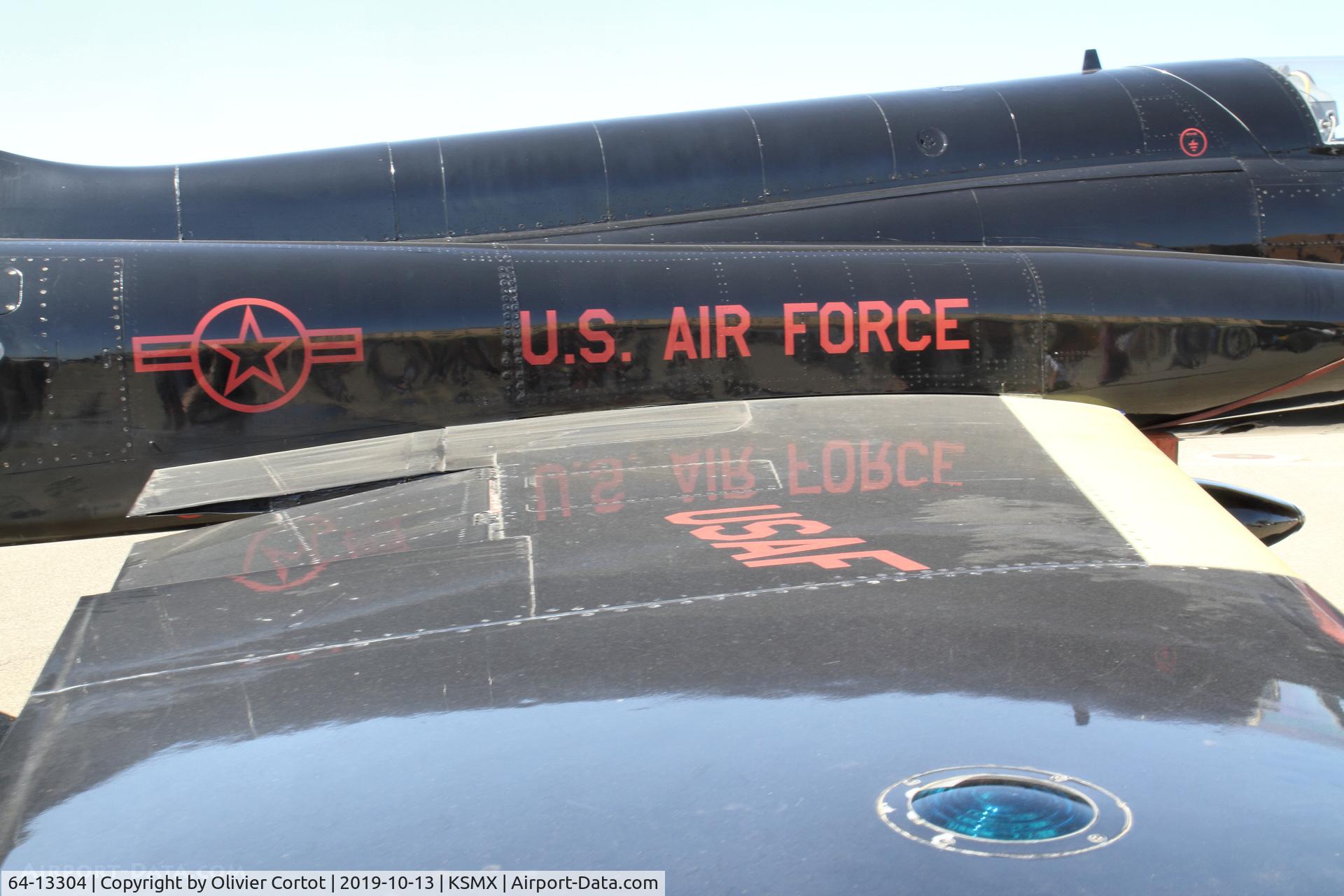 Aircraft 64-13304, 1964 Northrop T-38A Talon, c/n N.5733, Santa Maria airshow, at KSMX, photo by Olivier Cortot
