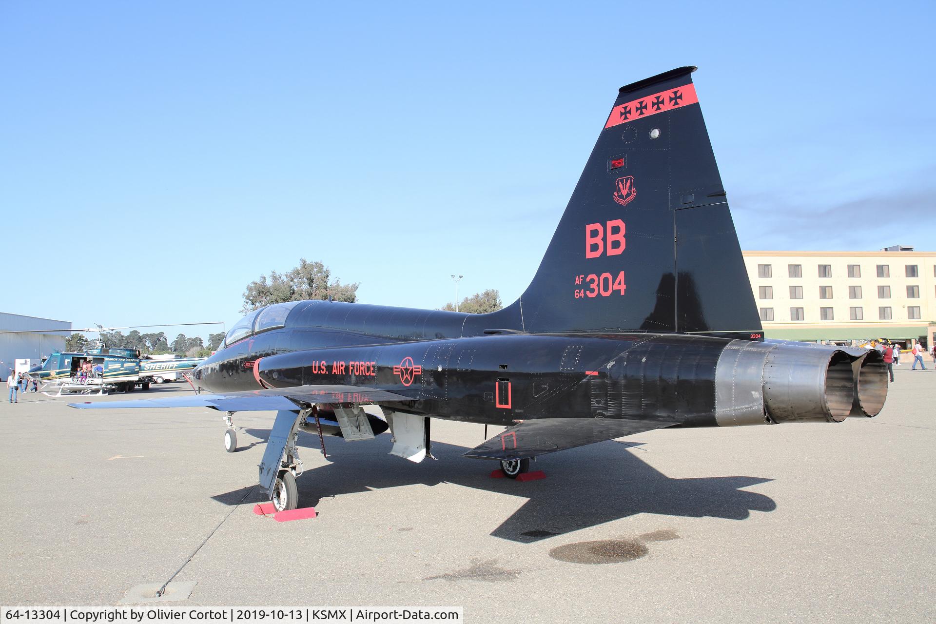 Aircraft 64-13304, 1964 Northrop T-38A Talon, c/n N.5733, Santa Maria airshow, at KSMX, photo by Olivier Cortot