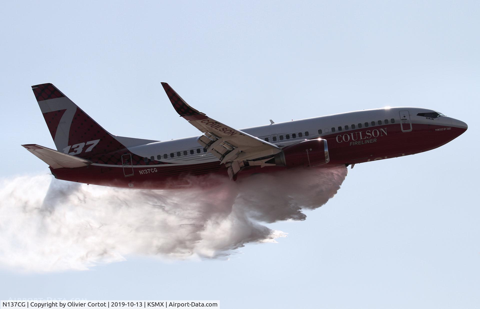 Aircraft N137CG, 1995 Boeing 737-3H4, c/n 27700 l/n 2759, 2019 airshow, at KSMX, photo by Olivier Cortot