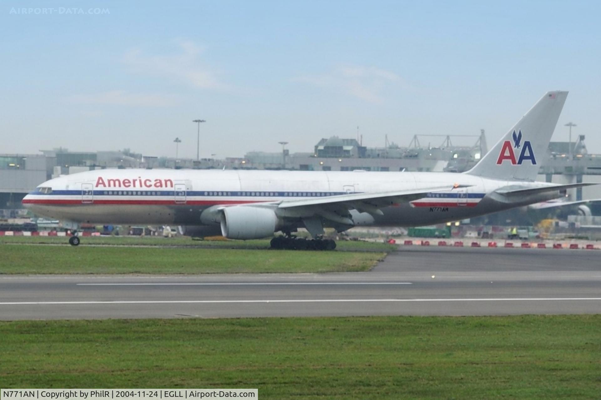 Aircraft N771AN, 1999 Boeing 777-223, c/n 29579, N771AN B777-200ER American LHR, at EGLL, photo by PhilR